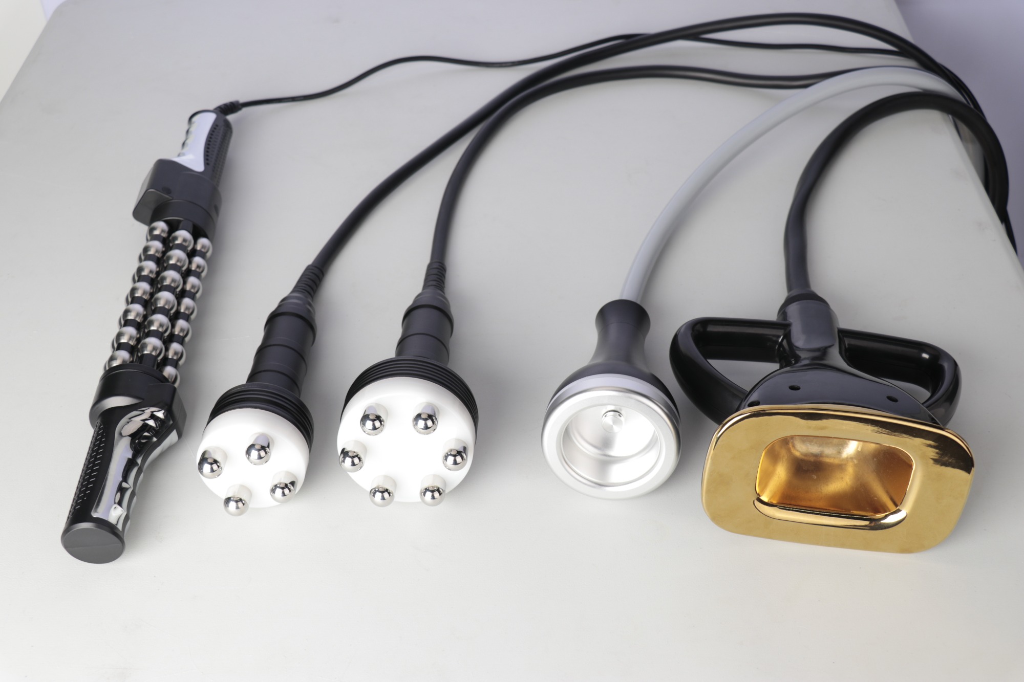 آلة تدليك بأسطوانة نظام تفتيت الدهون متعدد الأقطاب بالتبريد بالتبريد و الترددات الراديوية و نظام التفريغ 5 في 1 جديد 2023 لتدليك الجسم و نحته