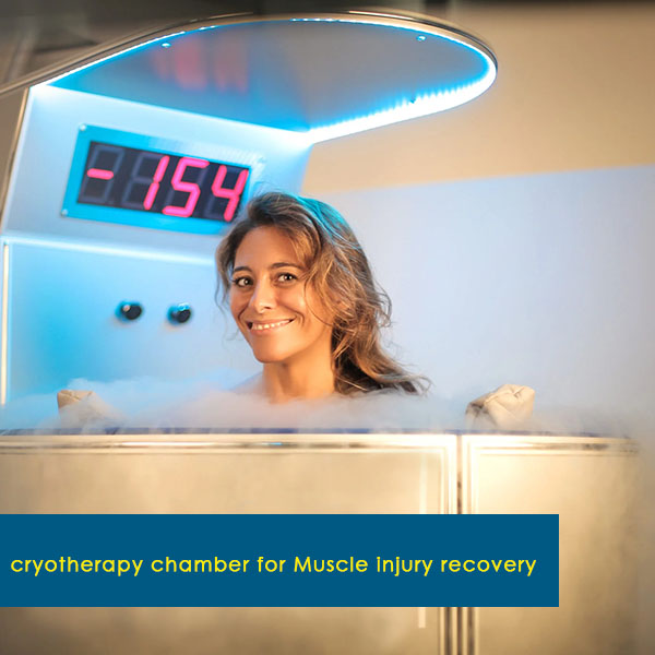 آلة العلاج الطبيعي بالتبريد في غرفة التبريد لتسريع التعافي من إصابات العضلات