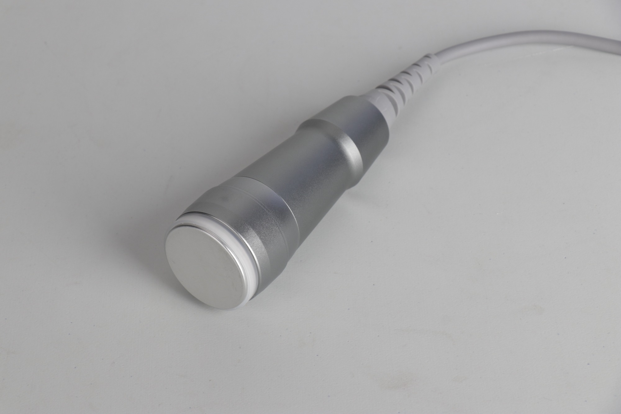 آلة علاج بالموجات فوق الصوتية للتخفيف من الألم باستخدام العلاج بالموجات الصدمية فوق الصوتية فائقة الصدمة وفوق الموجة المحمولة 2 في 1